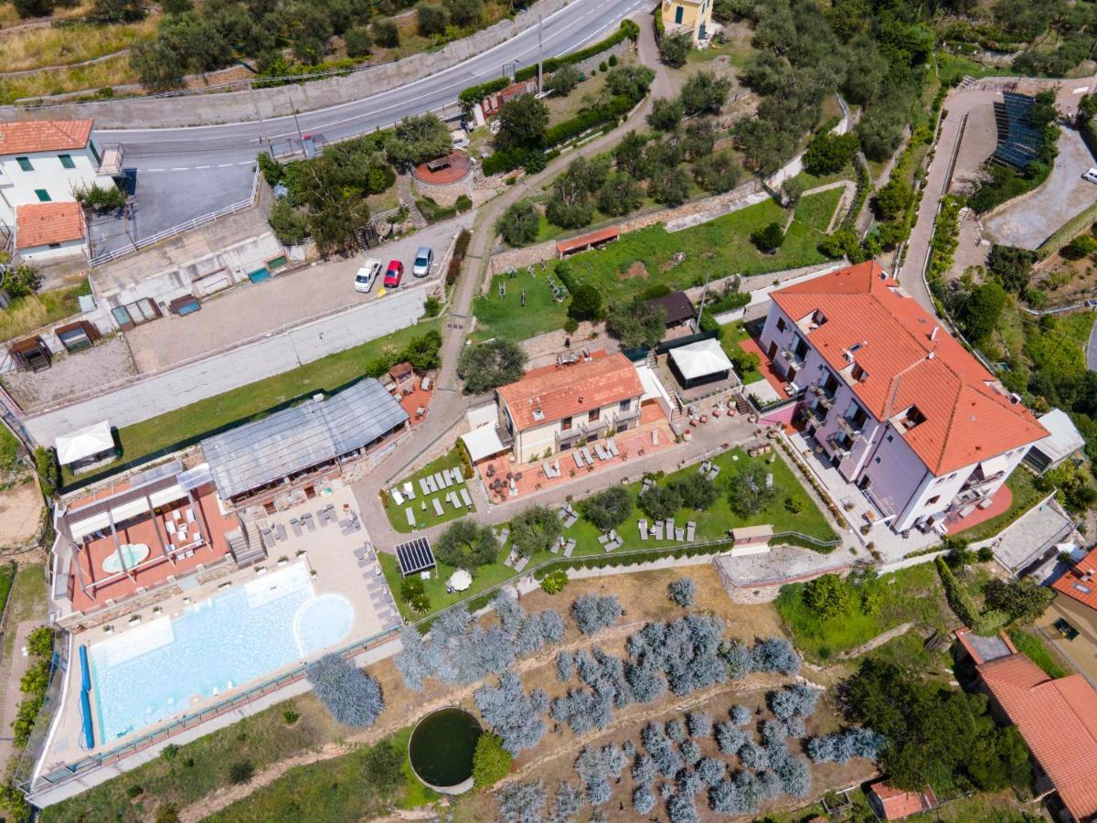 Residence Villa Il Casale - Appartamenti Wellness E Piscina Riscaldata Tovo San Giacomo Luaran gambar