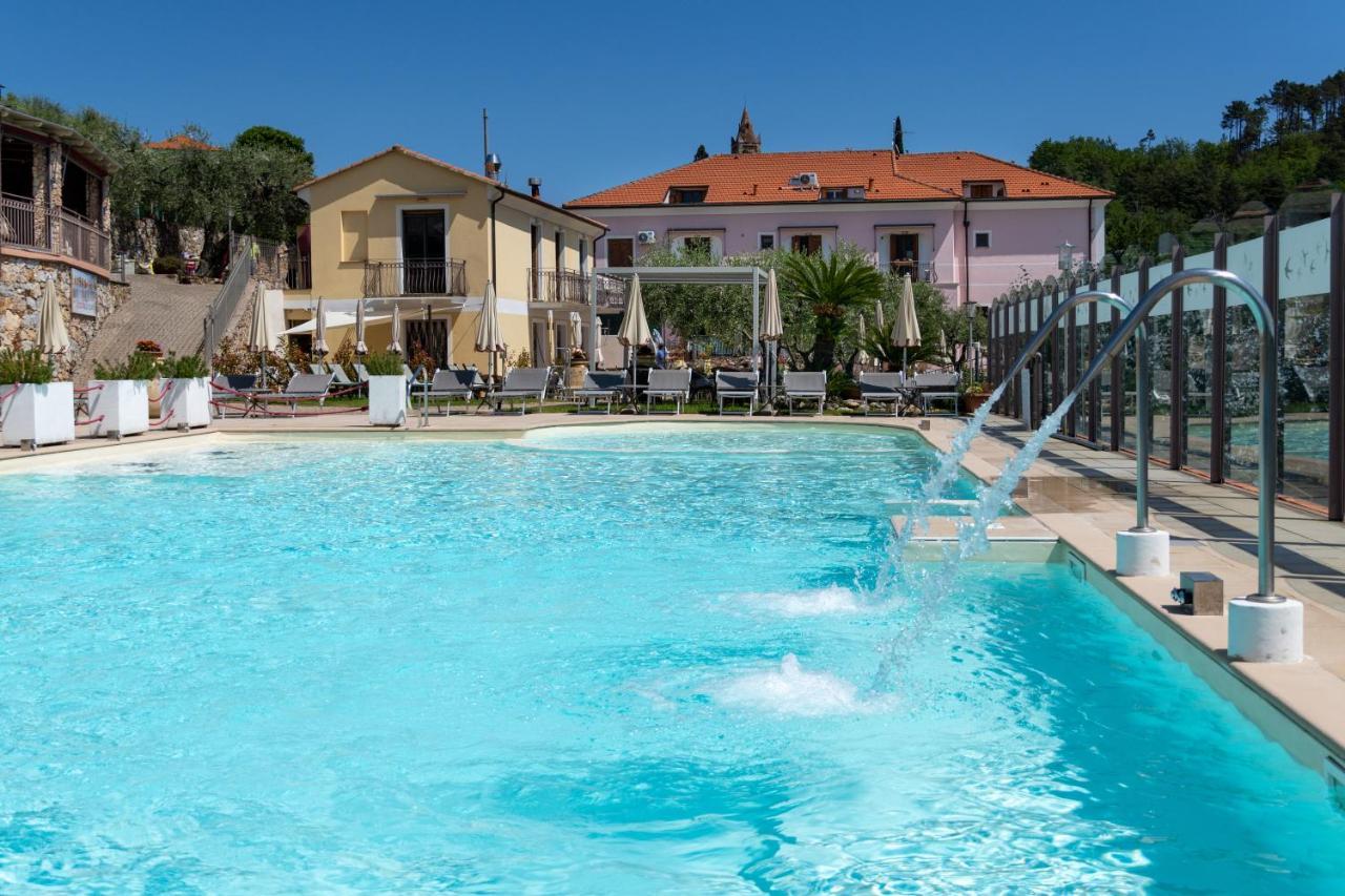 Residence Villa Il Casale - Appartamenti Wellness E Piscina Riscaldata Tovo San Giacomo Luaran gambar
