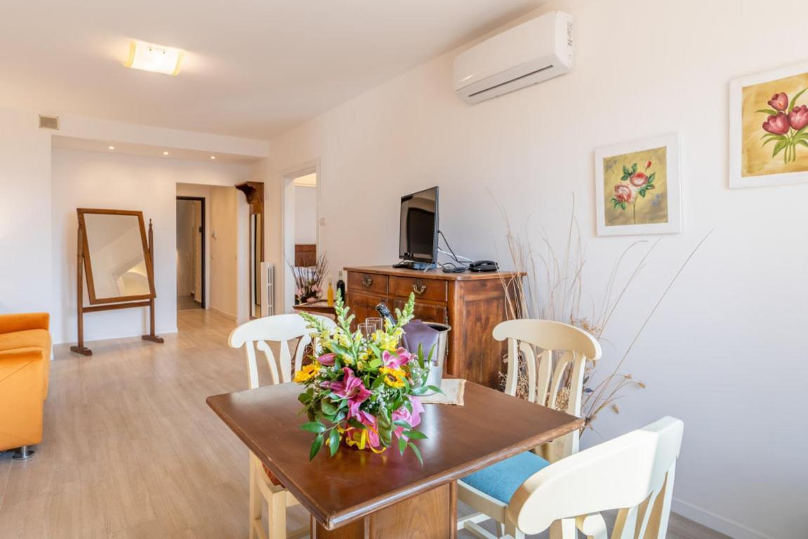 Residence Villa Il Casale - Appartamenti Wellness E Piscina Riscaldata Tovo San Giacomo Luaran gambar