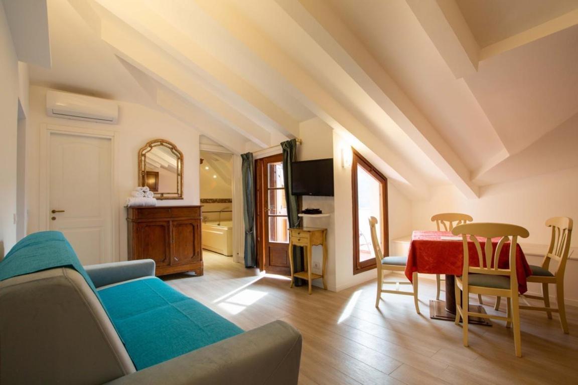 Residence Villa Il Casale - Appartamenti Wellness E Piscina Riscaldata Tovo San Giacomo Luaran gambar